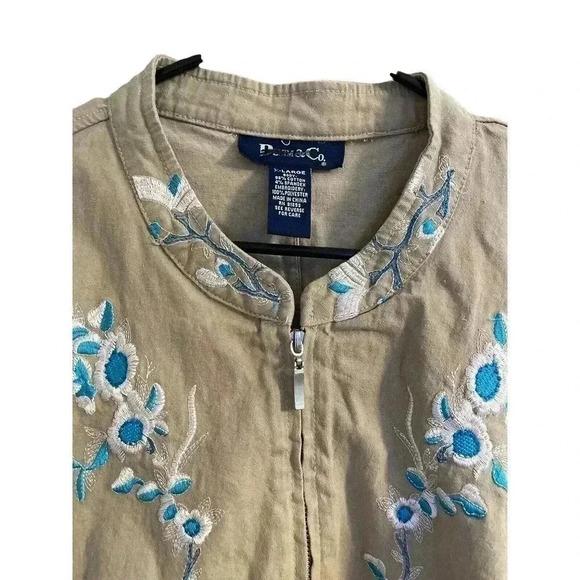 Denim And Company Size Large Embroidered Blue and White Floral on Beige Zip Up - Picture 2 of 3